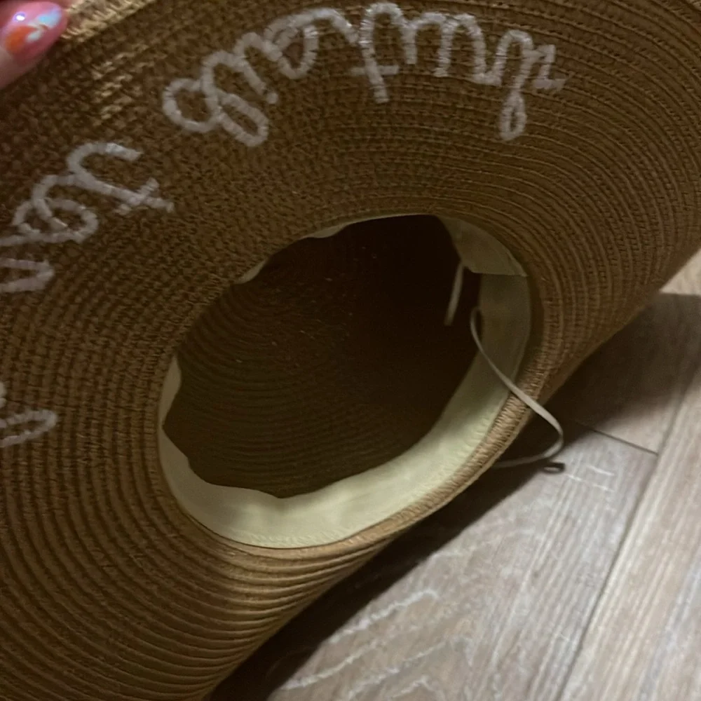 Beach hat - Picture 2 of 2